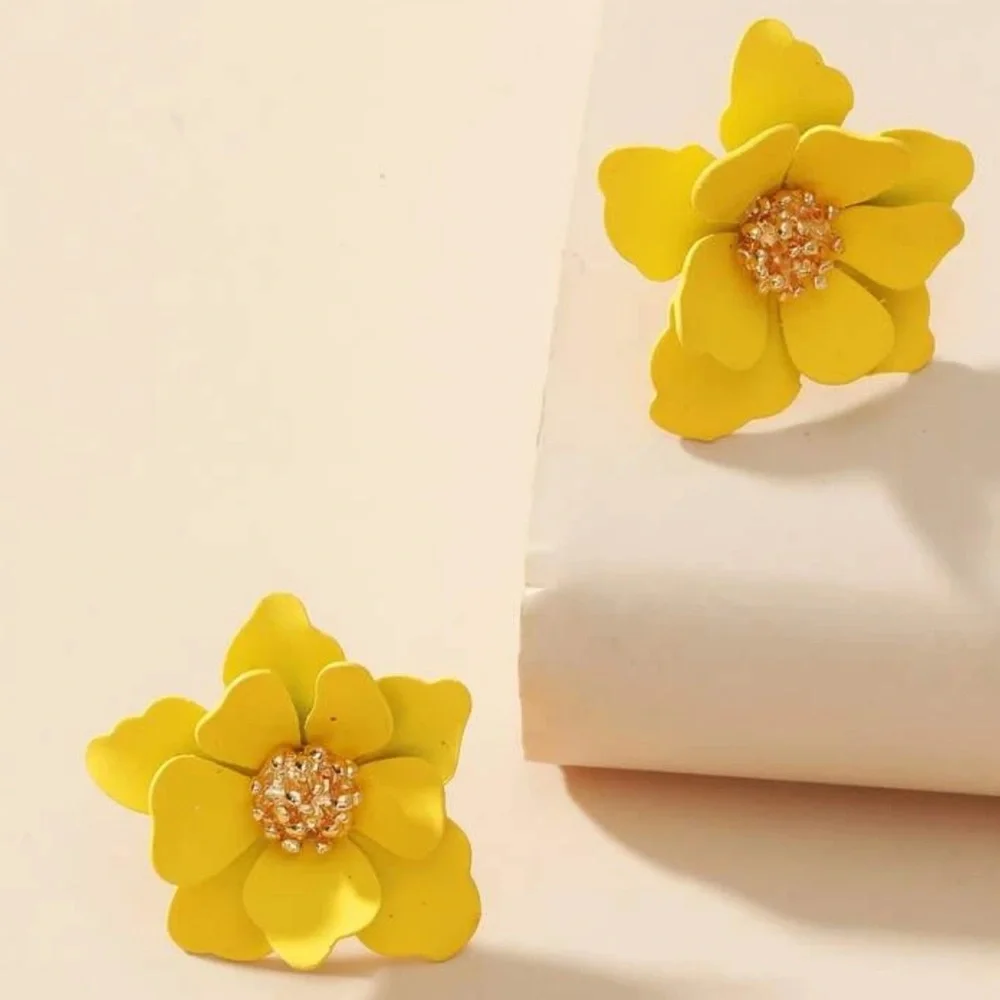•Yellow Flower Design Stud Earrings• - Picture 3 of 3